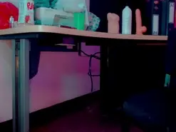 Amateur Adult Webcam of emeli_roushot