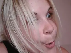 Amateur Adult Webcams of Hottye