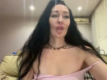 Bongacams Live Sex Cam of KorolevaQween000