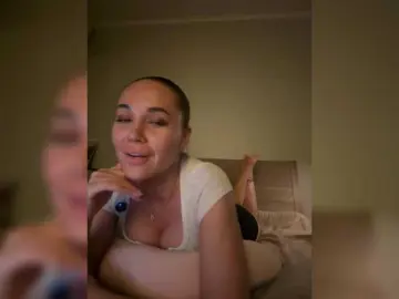 Bongacams Adult Webcam of QWEENII