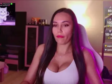 Bongacams Sex Cam of QWEENII