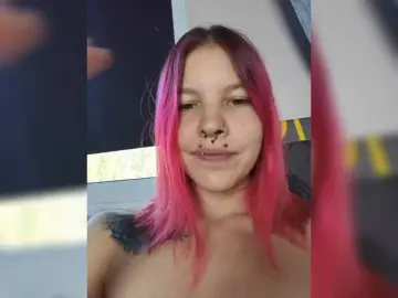 Bongacams Watch Live Sex Cams of SquirtApril