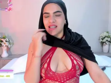 Bongacams Nude Webcam of mhia-paris
