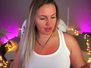 Bongacams Live Sex Cam of KiraCandyS
