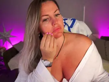 Bongacams Adult Video Chat of KiraCandyS