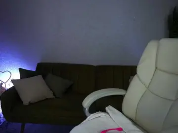 Bongacams Watch Live Sex Cams of KiraCandyS