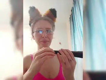 Bongacams Live Sex Cam of -queen-margo-