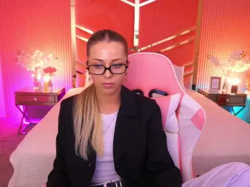 Bongacams Watch Live Sex Cams of LoveeDove