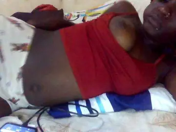 Bongacams Watch Live Sex Cams of Mamaapussy001
