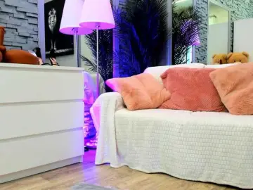 Bongacams Live Sex Cam of Reina-Cummings