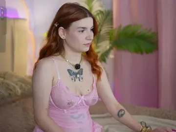 Bongacams Best live sex cam show of RedShinee