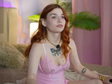Bongacams Free Porn Cam of RedShinee