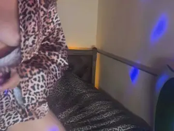 Bongacams Watch Live Sex Cams of OxiXLove
