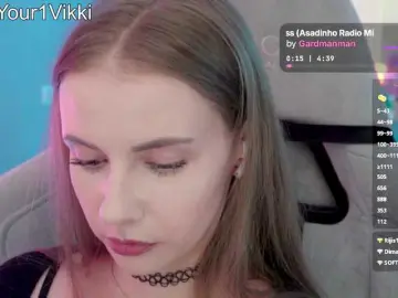 Bongacams Sex Cam of -VikkiL0vesCheese-