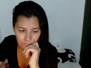 Bongacams Watch Live Sex Cams of Adrianamilf