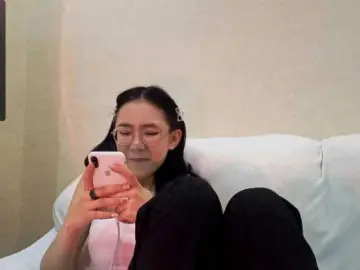 Bongacams Free Live Porn of MyrleHenggeler