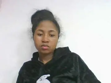 Bongacams Watch Live Sex Cams of Marinah1a