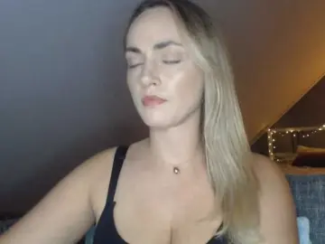 Bongacams Watch Live Sex Cams of ScarlettXQueen