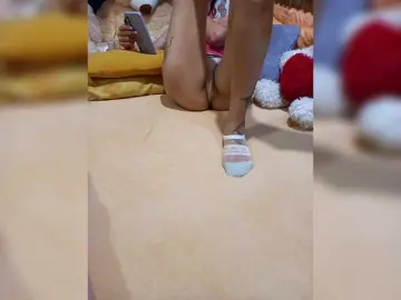 Bongacams Watch Live Sex Cams of Cottoncandy1-1