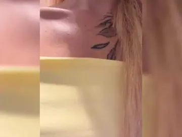 Bongacams Live Sex Cam of EwaBrown