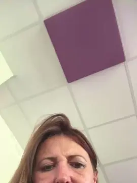 Cam4 Free Live Porn of Desiree1951