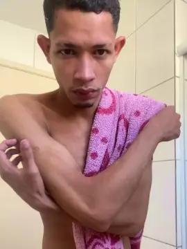 Cam4 Free Live Porn of Mlknovinhooo