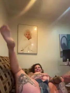 Cam4 Free Porn Cam of RosieBloomzXXX