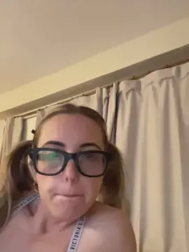 Cam4 Free Live Porn of Ambrrr