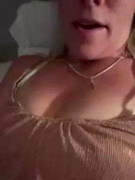 Cam4 Free Live Porn of BlondeSquirter