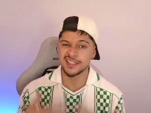 Cam4 Live Porn of dom_santiago31