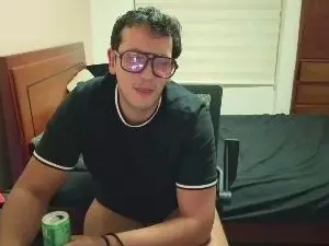 Cam4 Live Porn of Serguioguecha33