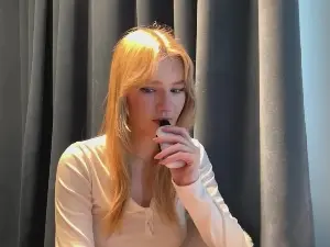 Cam4 Live Sex of LilliamToo