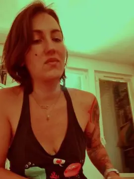 Cam4 Live Porn of TuttiFrutty35