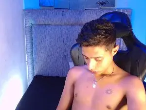 Cam4 Private Sex Chat of YUZTIN_LITTLE