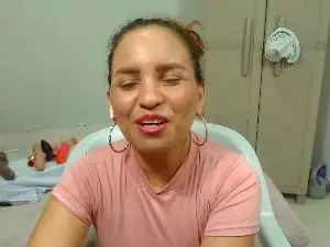 Cam4 Adult Video Chat of paola_latina29