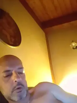 Cam4 Sex Cam of CIONDOLONE82