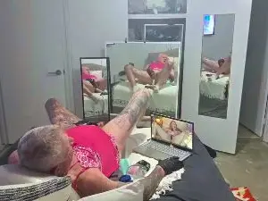 Cam4 Free Live Porn of handsolo_porn