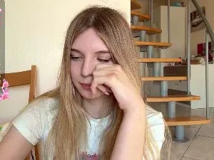 Cam4 Sex Chat of SHY_XOXO
