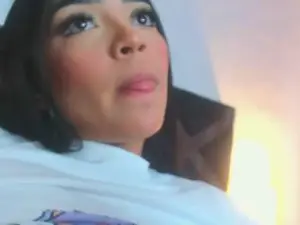 Cam4 Free Live Porn of Nauthy_Nahomi