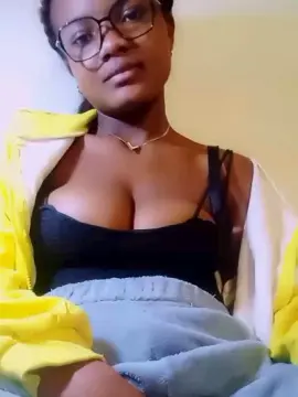 Cam4 Live Porn of mialisoa3