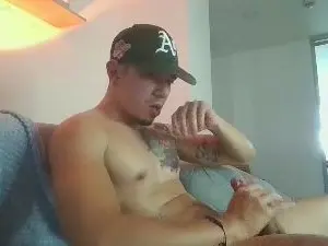 Cam4 Nude Webcam of alejo1295_