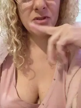 Cam4 Live Porn of Isismilf