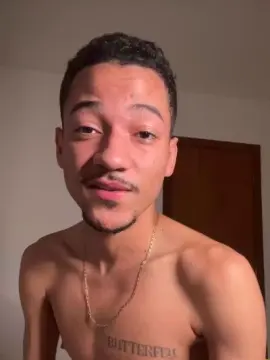 Cam4 Live Porn of enzoheitor3