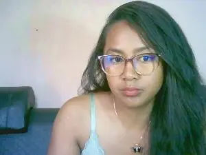 Cam4 Private Sex Chat of Yummy_sitraka