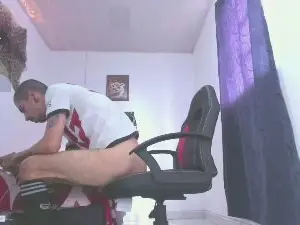 Cam4 Live Porn of aaronbigdickxxx