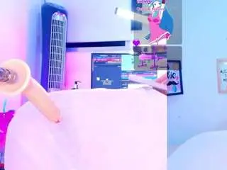 Camsoda Sex Cam of lorettfox