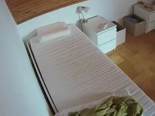 Camsoda Nude Webcam of voyeurcam-julmodels-greybed-1