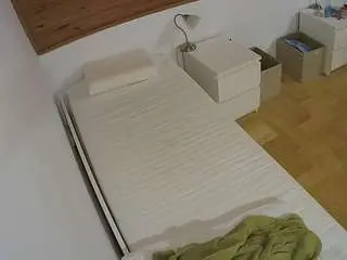 Camsoda Live Sex Cam of voyeurcam-julmodels-greybed-1