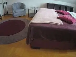 Camsoda Nude Webcam of voyeurcam-julmodels-whitebed-6