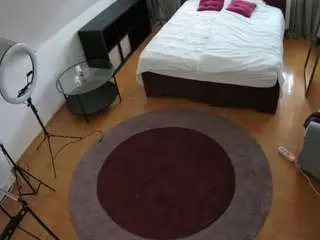 Camsoda Sex Cam of voyeurcam-julmodels-whitebed-1